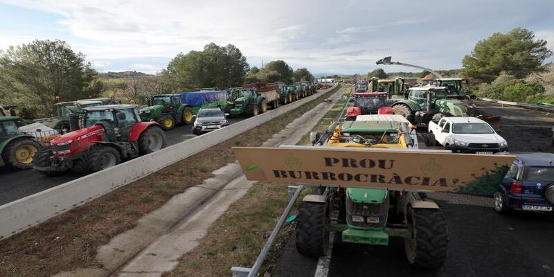 L'Autoroute France/Espagne coupée par les agriculteurs 