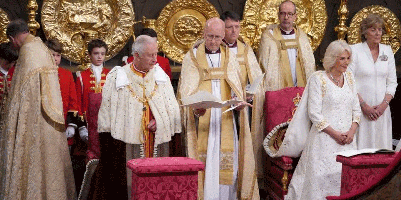 Charles III et Camilla arrivent à l'abbaye de Westminster pour leur couronnement