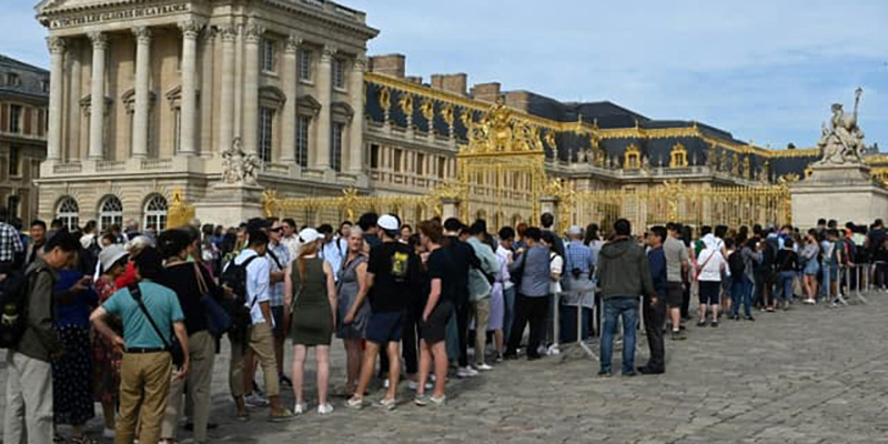 Alerte à la bombe: le château de Versailles évacué