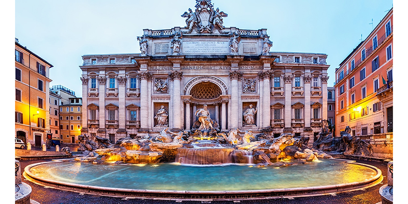 La célèbre fontaine de Trevi sous réfection