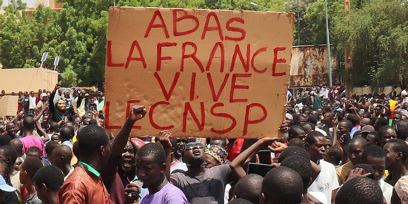 Le Canada suspend son aide financière au Niger