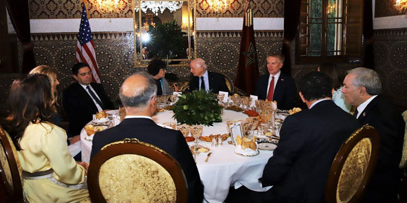 SM le Roi offre un dîner en l'honneur d'une délégation du Congrès américain